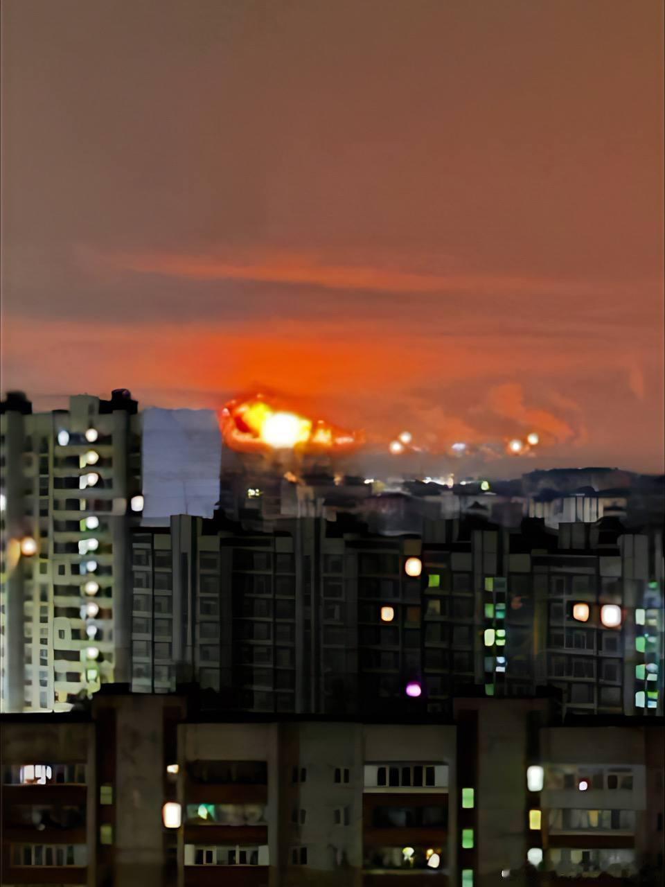 俄罗斯遍地遭到轰炸，火光四射，但俄罗斯依然在举行所谓的胜利日。俄罗斯的胜利日将遍