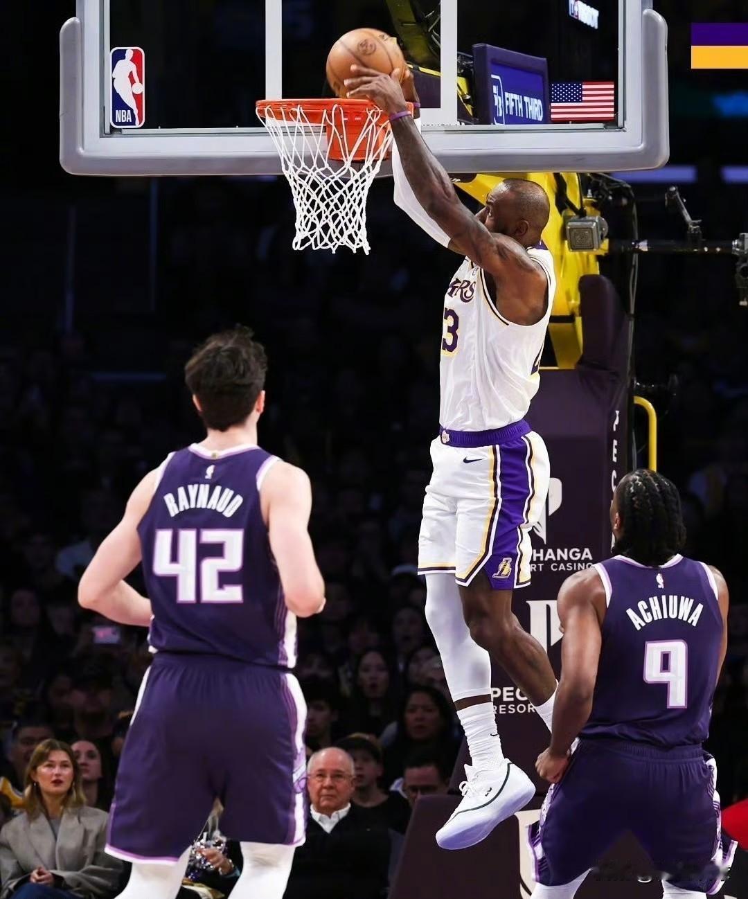 东詹合砍58分终结4连败！湖人125：101大胜国王，看看球员数据，谁是赢球功臣