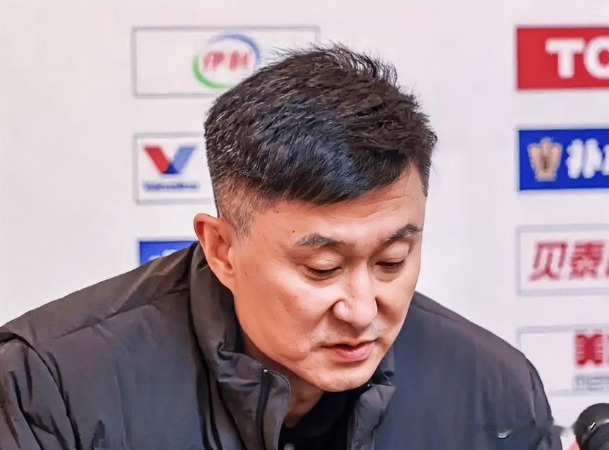 我有个直觉，广东男篮估计很难争冠了，真不是因为球队伤病多，而是他们不打算换