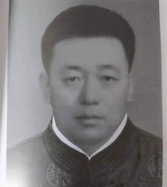 1939年，冀东抗联总司令高志远去开会，萧克看了他一眼说“配枪不错”。高志远闻言