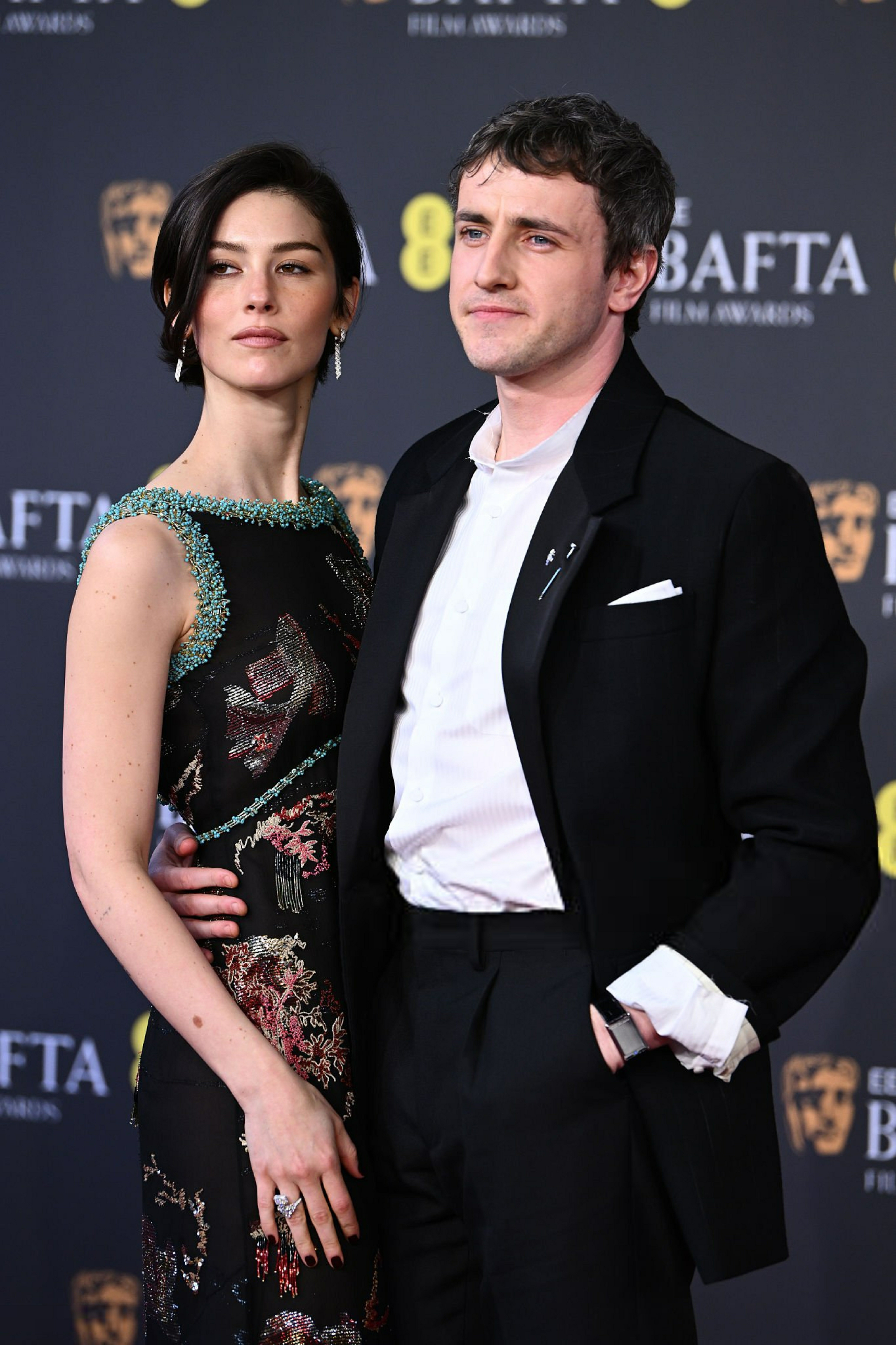 英国电影学院奖红毯帅帅帅！保罗麦斯卡携女友瓜西GracieAbrams亮相第7