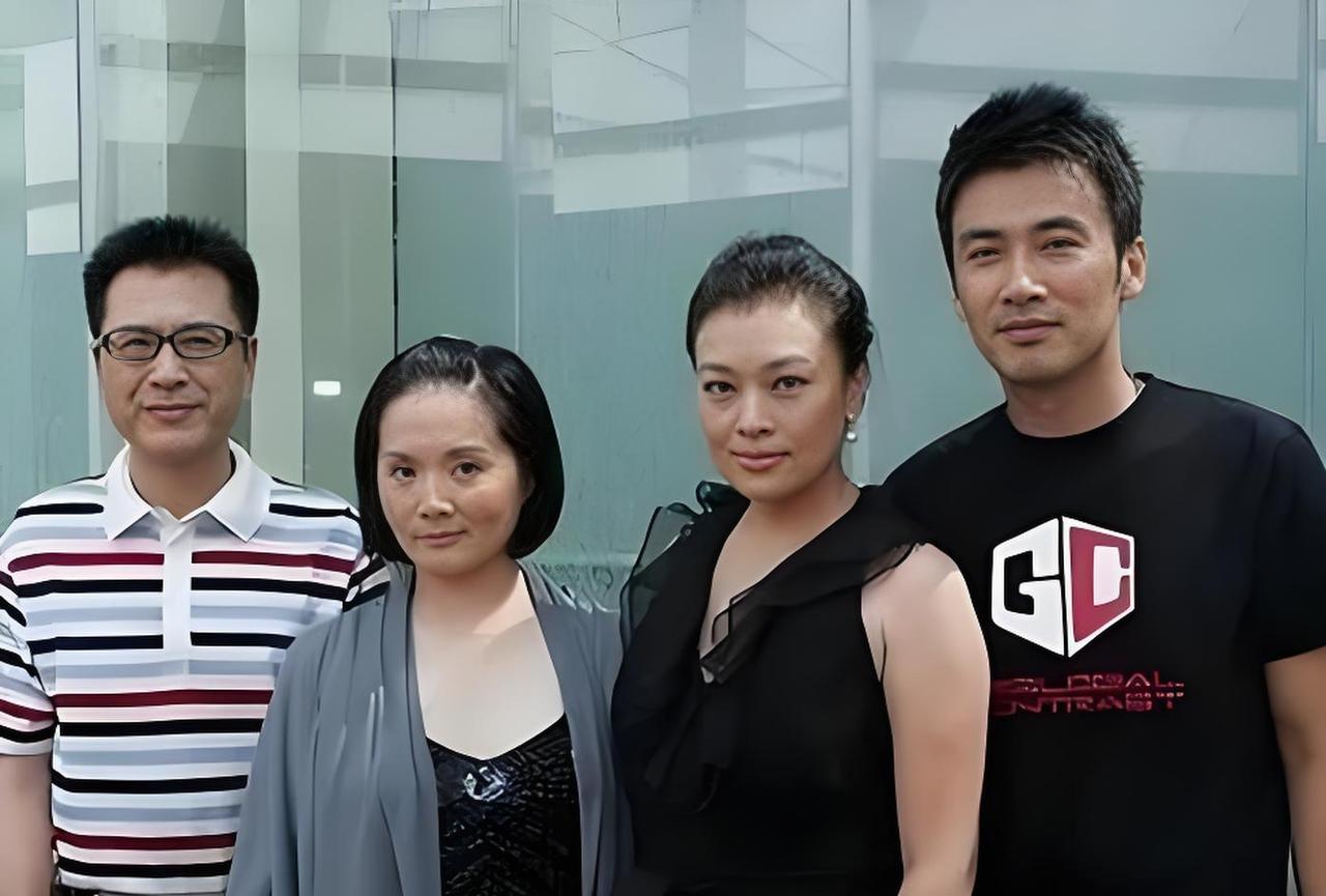 右一帅气的谍战教父柳云龙，右二是大眼晴史可，其他两位你认识吗？