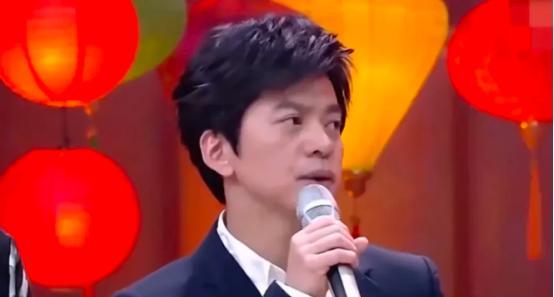 2015年歌手李健说：“我当年从清华大学毕业之后，第一份工作是在广电总局，当时还
