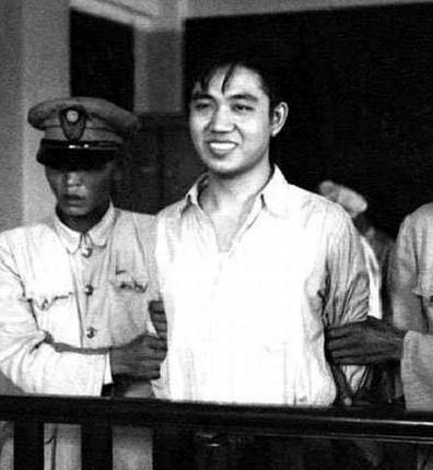 2001年，一位女同志在上海市档案馆查资料时突然嚎啕大哭，吓坏了一众工作人员，她