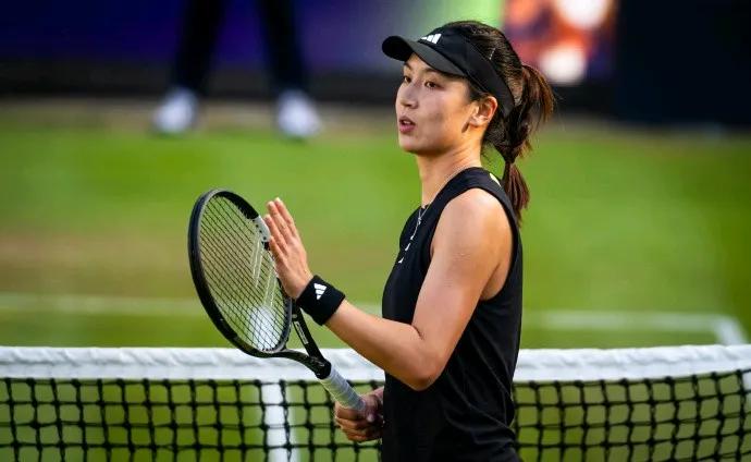 王欣瑜如果世界排名能进入前十，商业价值将肯定高于郑钦文！毕竟她的颜值和身材明显好
