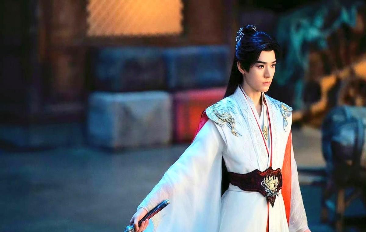 最近《暗河传》下架这事，评论区直接炸锅了！这部剧单日超前点播收入3200万，