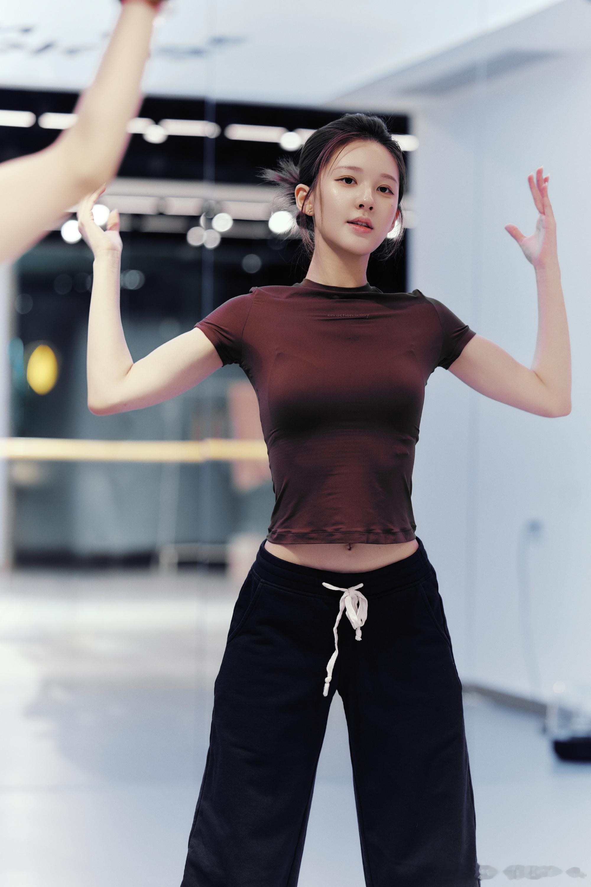 1、赵露思要先进组现代剧，古偶剧《我不成仙》她也要拍，粉丝都希望《我不成仙》她来