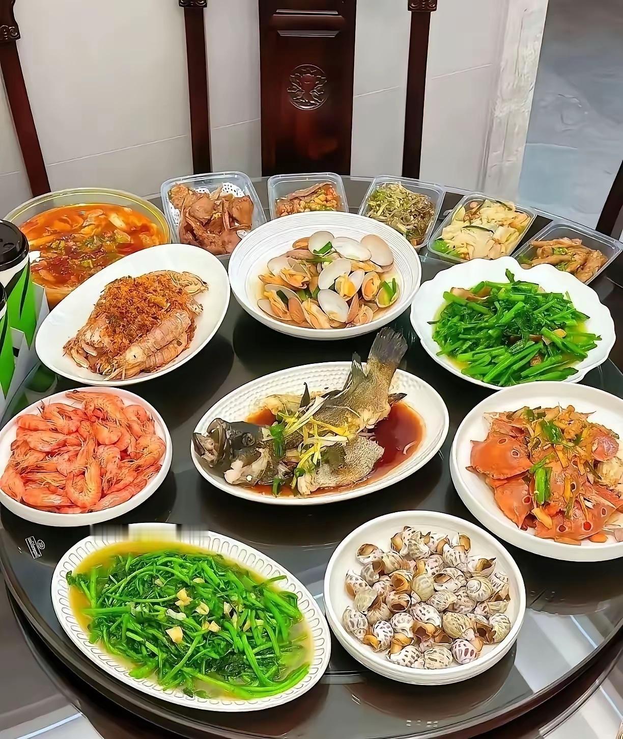 女朋友今天给我做了满满的一桌菜[捂脸哭]
