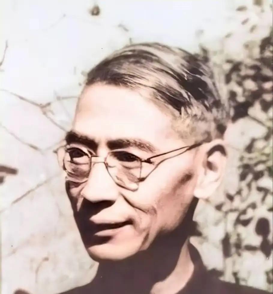 昨晚新闻联播一开场，我直接看哭了屏幕上那些面孔，多数是年轻人，生在风雨里，没