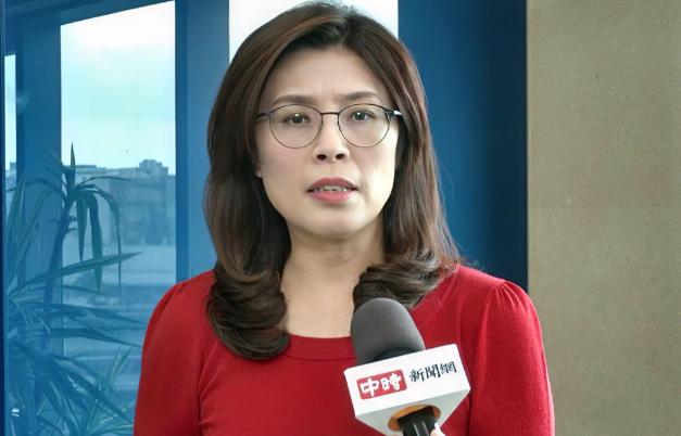 郑丽文确实够狠，夺权第一步已经开始！11月13日外媒爆料，郑丽文主持上任后首次中