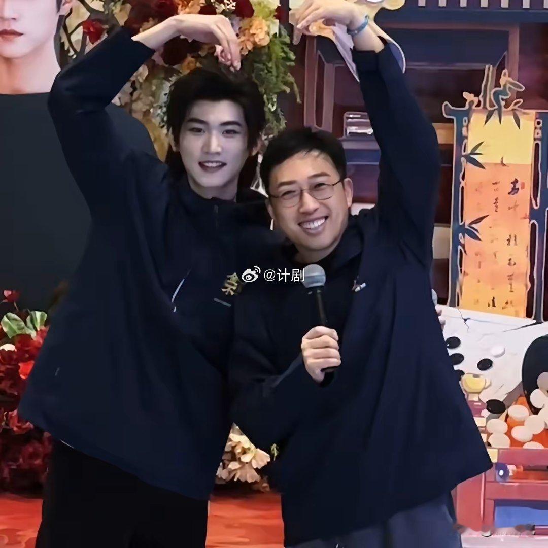 终于明白，为什么于妈不让周珂宇去星光大赏了，怕耽误《金吾不禁》拍摄进度是一方面原