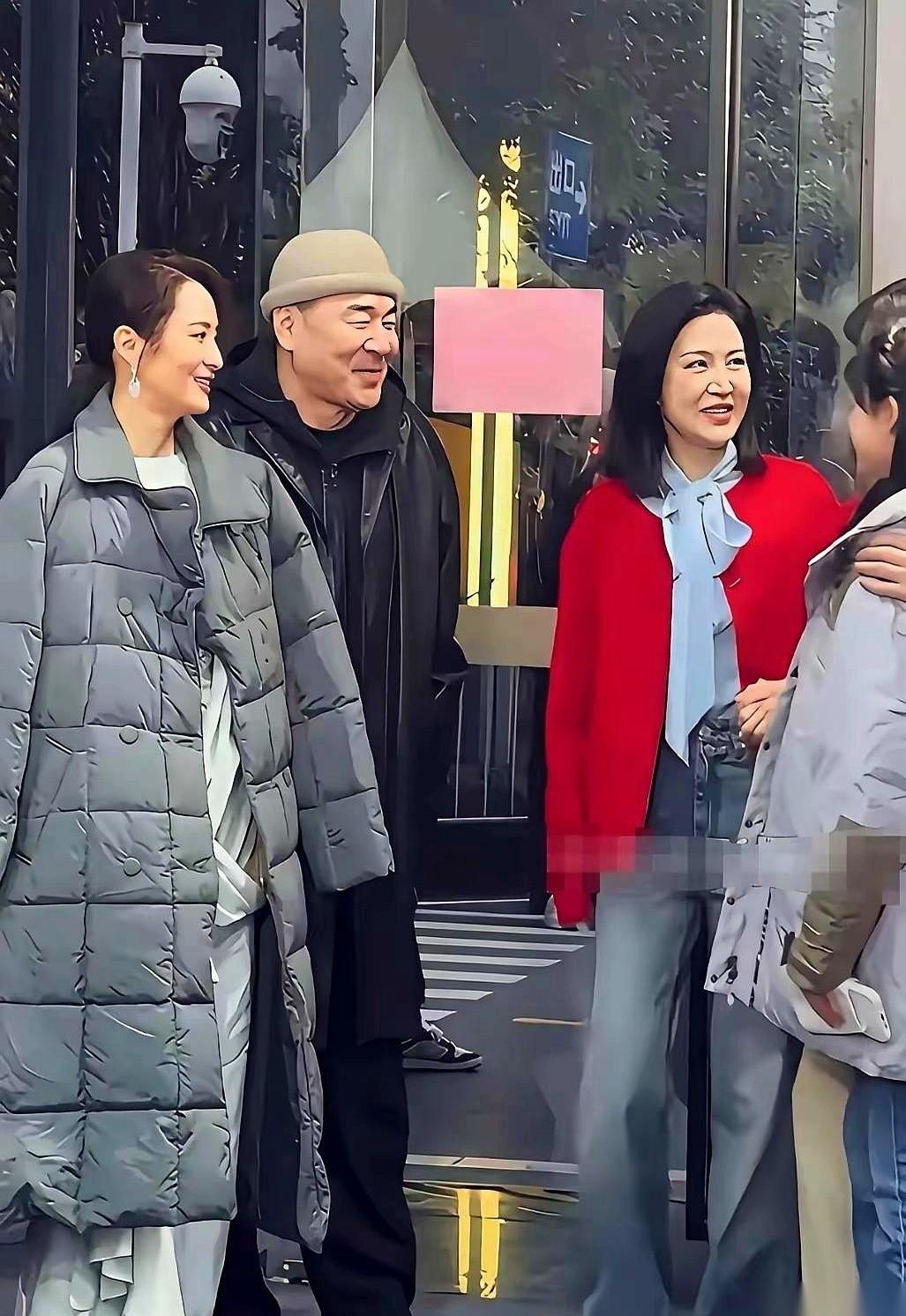 你看陈建斌看陆毅家俩闺女那眼神儿，真的。哈喇子都快流出来了。一点没夸张，55