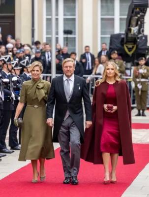 一种封建社会的残留(阿姆斯特丹9日综合电)荷兰公主阿马利娅上星期日(7日)欢度