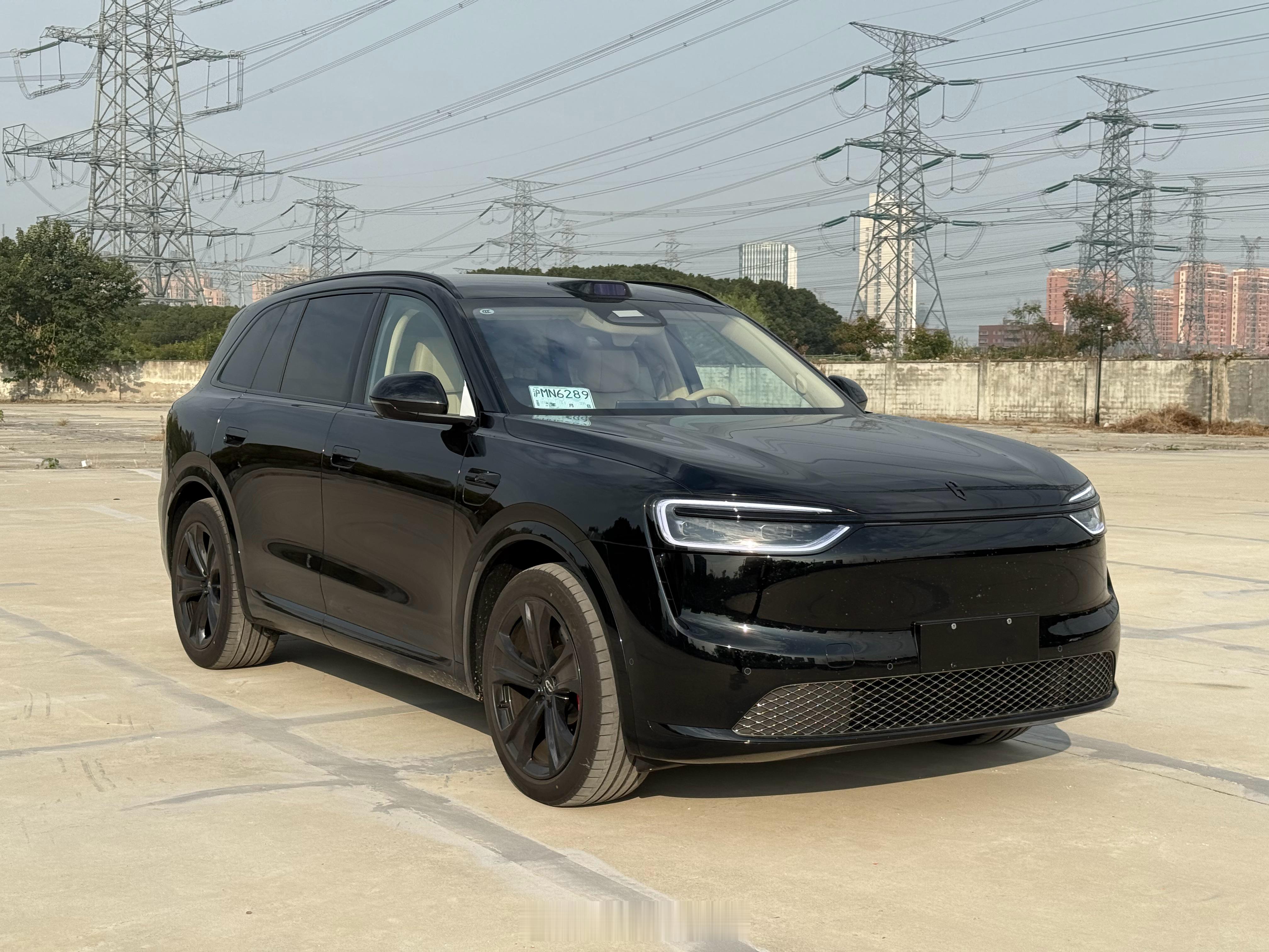 跟试完全新问界M7了，整体上的感受：1、华为的进步速度太快了2、动态超出预期3