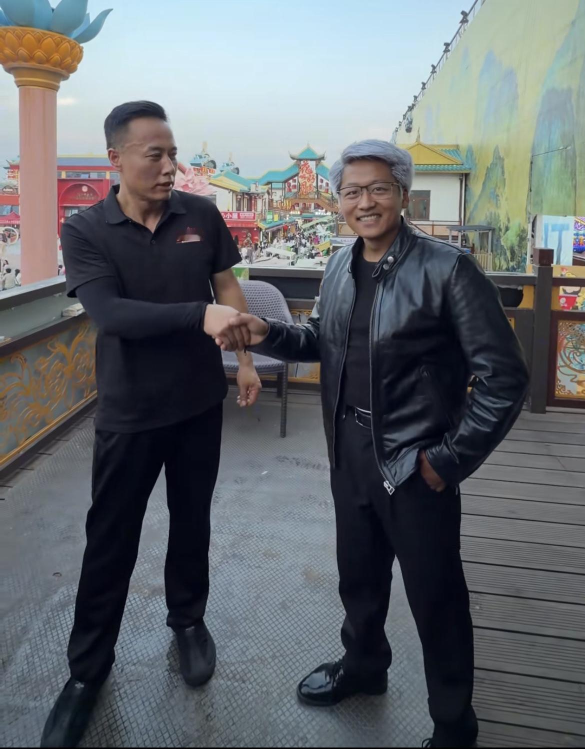 高仿马斯克和中仿黄仁勋会面，进行历史性握手[捂脸哭]名人模仿秀马斯克