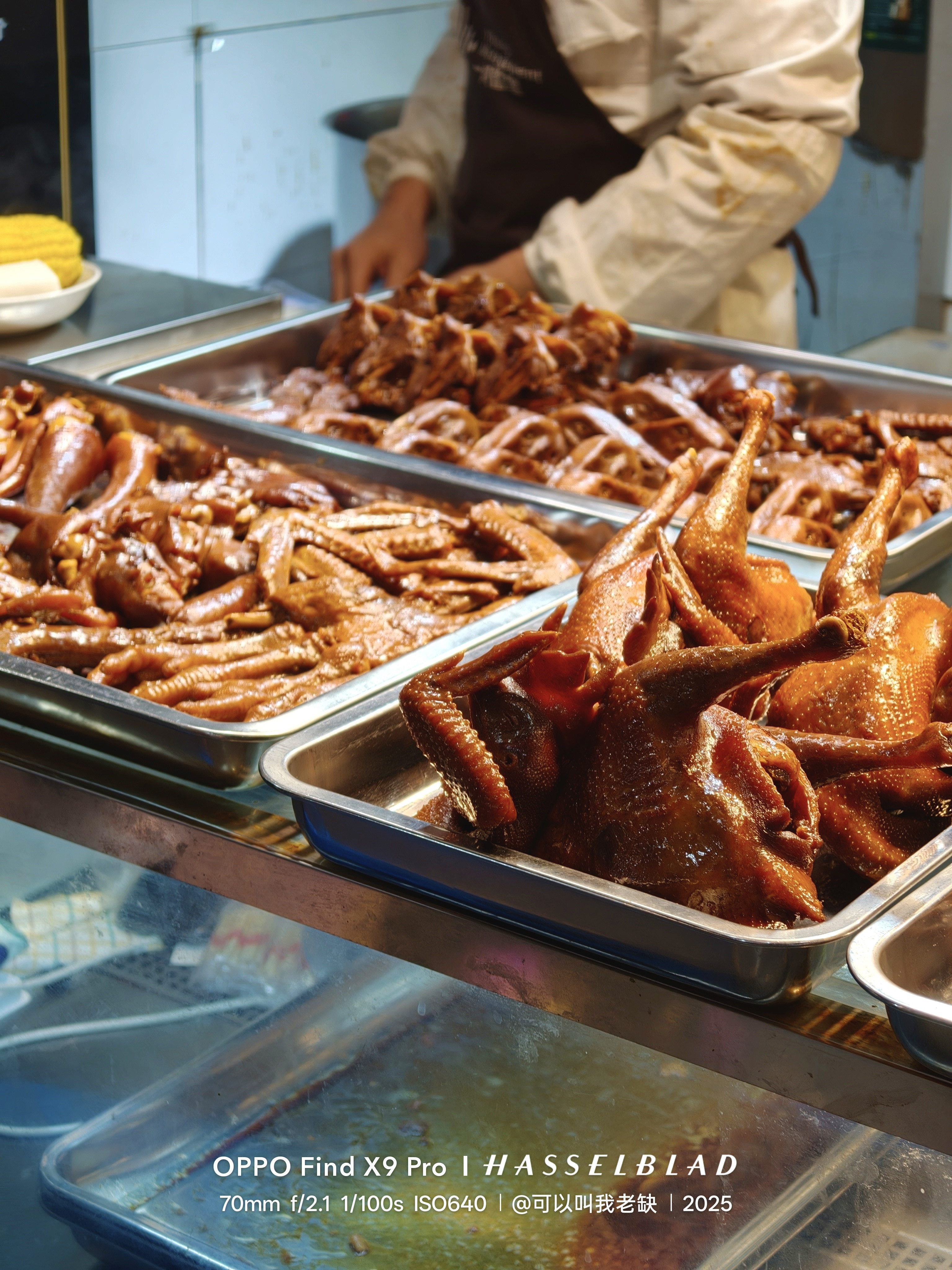 杭州采荷农贸市场。面积不大，摊位也没有想象的多，不过各种烧腊卤味很适合打包带走O