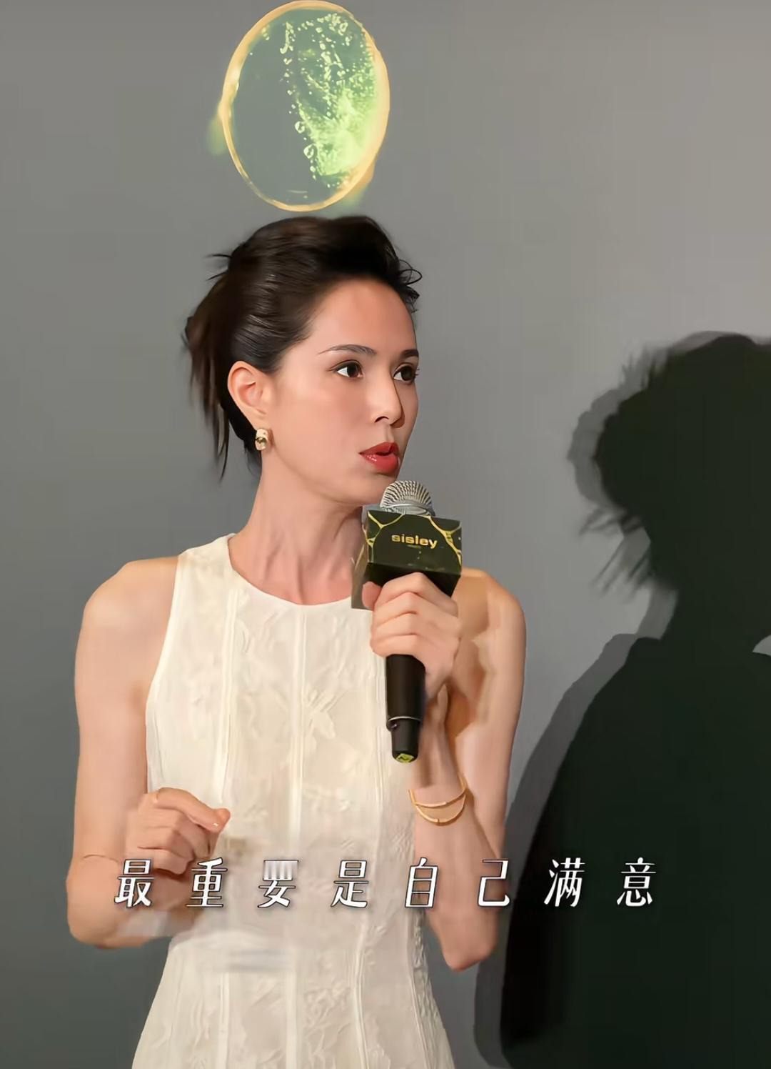 说实话她现在的状态比伊能静一年一百多万保养的都要好！六十岁的人了能保持这样肯定