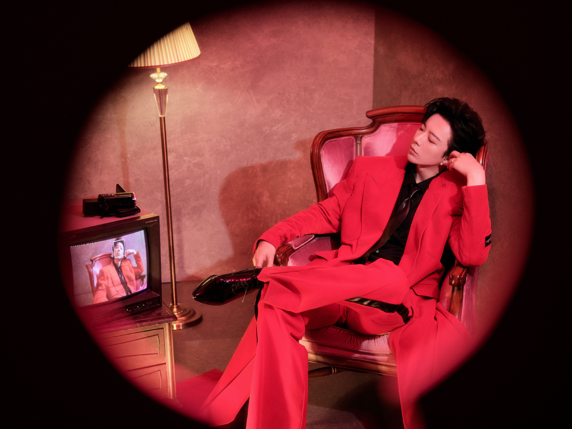 刘宇宁开始推理吧🌵刘宇宁可口可乐品牌代言人🍷摩登兄弟这几张偷拍视角感觉瑟