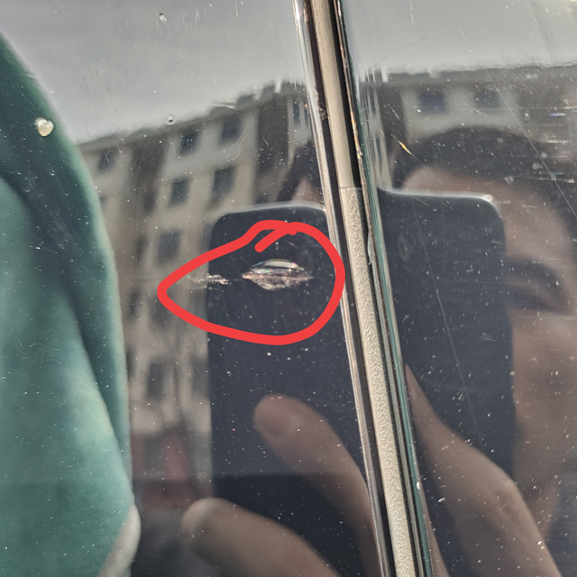 探险者b柱表面的壳裂了有没有同样的，表面有一层车衣，车衣没问题，里面裂了，什么