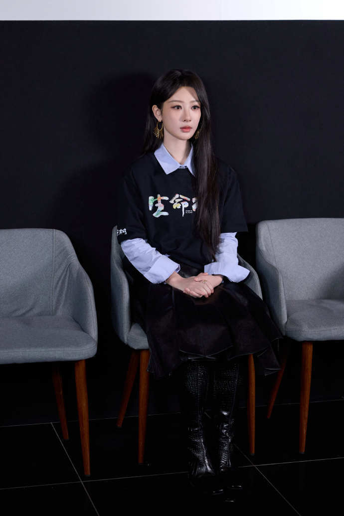 杨紫《生命树》发布会现场图，这个造型真就是学姐吧！美成这样没有不夸的义务！