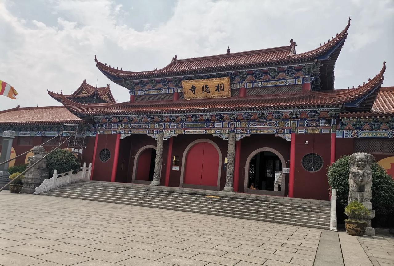 合肥市最大的寺庙。整体规模，不亚于大蜀山脚下的开福寺。作为黄麓镇重要寺庙之一