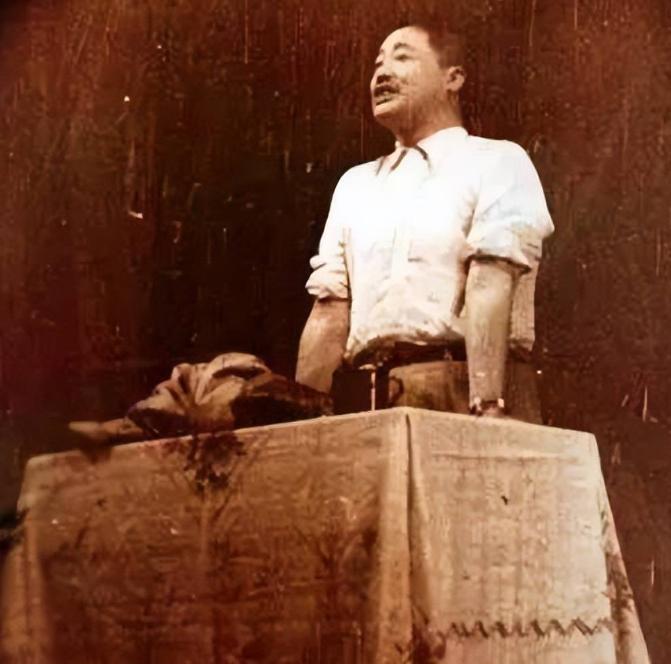 1989年湖南一老农在弥留之际，对儿子叮嘱道：“谱中有一东西，到时你拿出来去中央