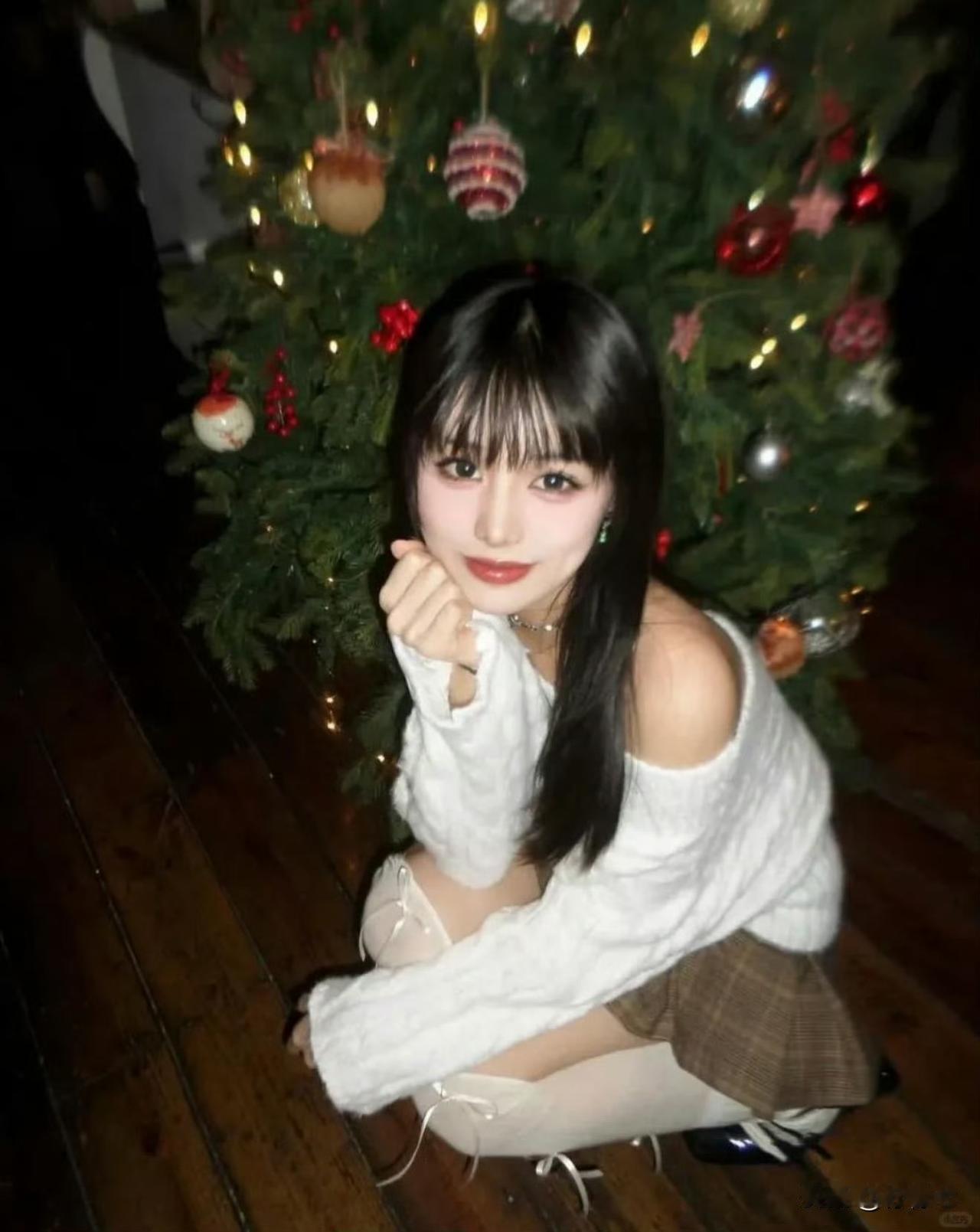 炸屏‼️汪峰20岁女儿小苹果官宣恋情，海边亲密相拥，男友190cm霸总范拉满！