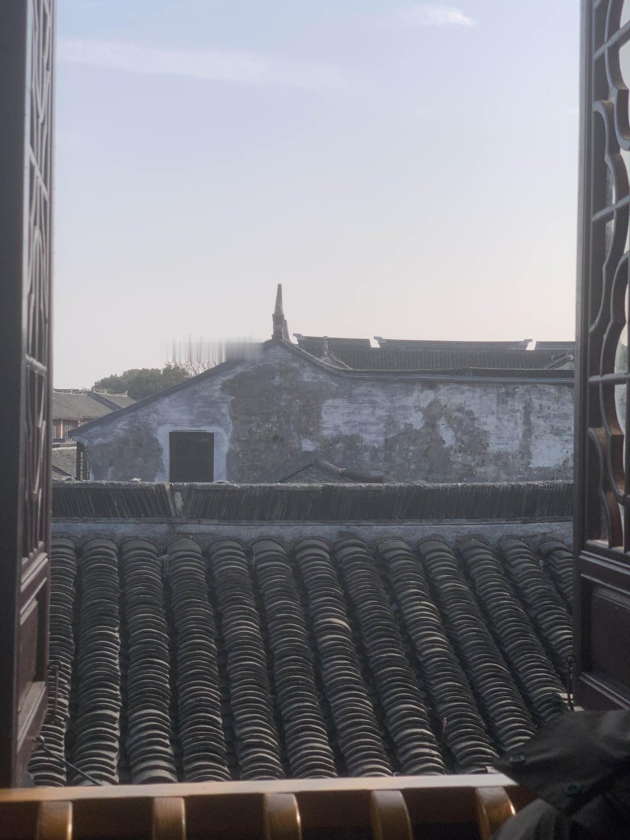 网约车司机，真的是挺辛苦的。前天，打了一个网约车，司机是个女