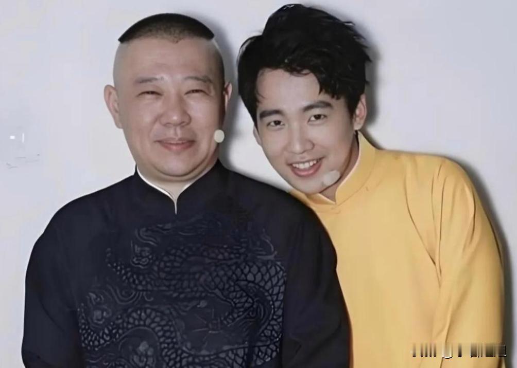 老子被查了。儿子瘦了。这爷俩，活生生演了一出反差大戏。老郭因为即兴改编红
