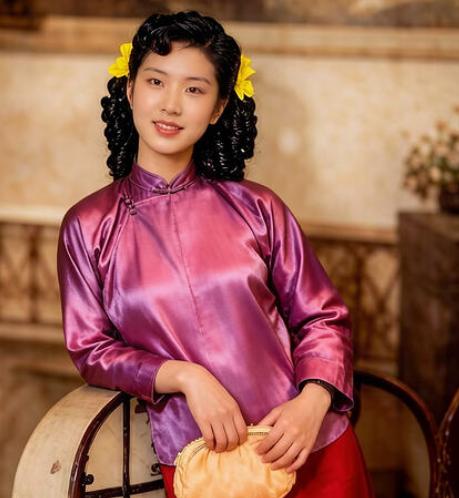 1949年9月19日凌晨，厦门一处民宅被突然包围，一个年轻女子被反绑双手押走。谁