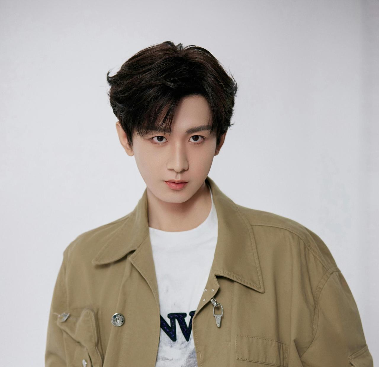 大家不要羡慕成毅了我们永远不可能成为他仅仅这一个条件，你就根本无法达到，