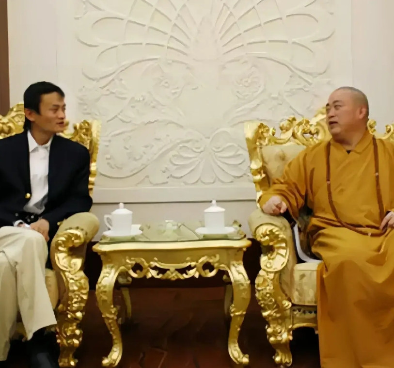 一个茶杯成了释永信衡量客人的标准。马云拜见过释永信，演员于荣光也拜见释永信，这待