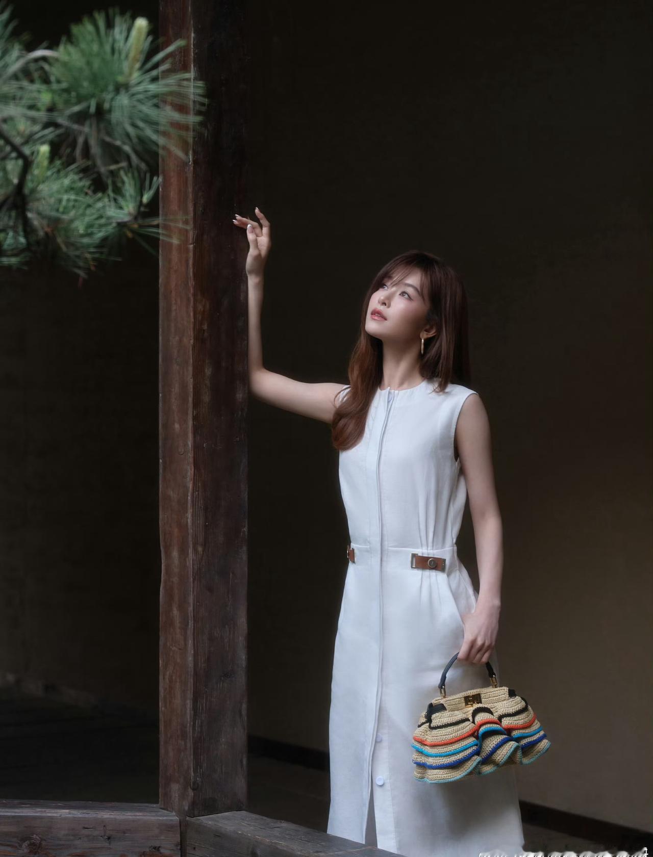 景德镇偶遇文咏珊，穿搭简约却高级，东方雅致与港风碰撞，松弛温柔，和瓷都意境太搭