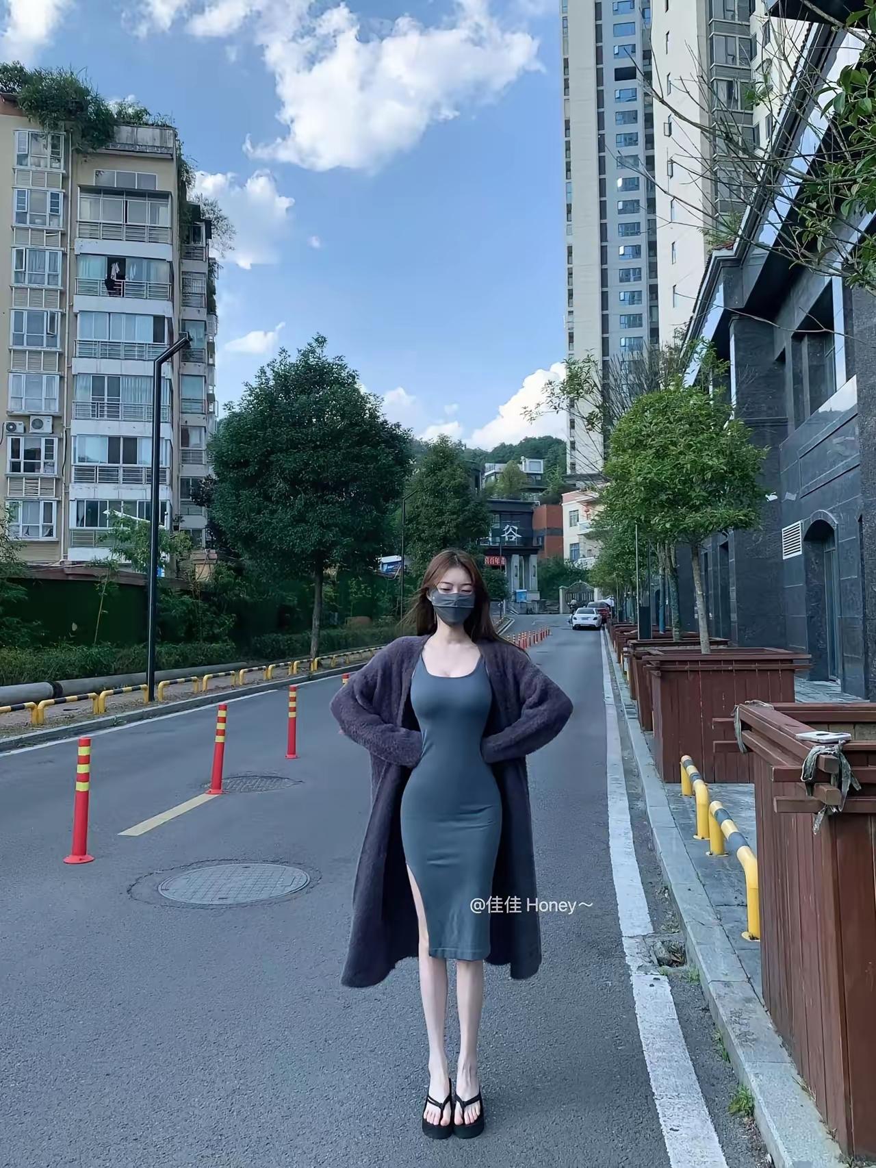不能理解，身材这么好，为什么要带面罩，看着不尽兴！