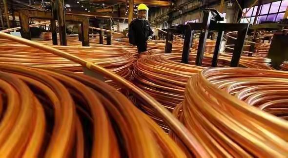 全球疯抢！铜价飙至历史天价，你的家电汽车要涨价？背后中美博弈与能源战争暗流涌动！