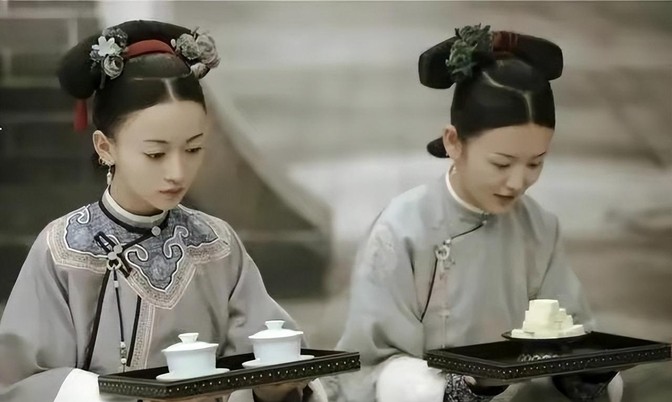 1739年，乾隆皇帝早上起来，目光落在了一宫女身上：“一会给朕洗龙沟！”宫女欣喜