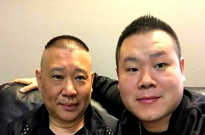 当年，岳云鹏大女儿出生时，郭德纲为其取名为岳麓一，等到他二女儿出生后，又找师父郭