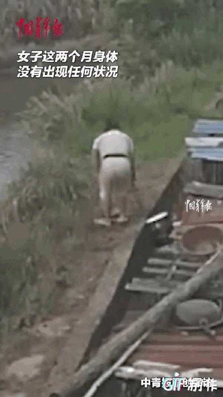 “这运气真逆天了！”浙江，女子在喂狗时，一道闪电突然从天而降，迸出巨大火花！女子