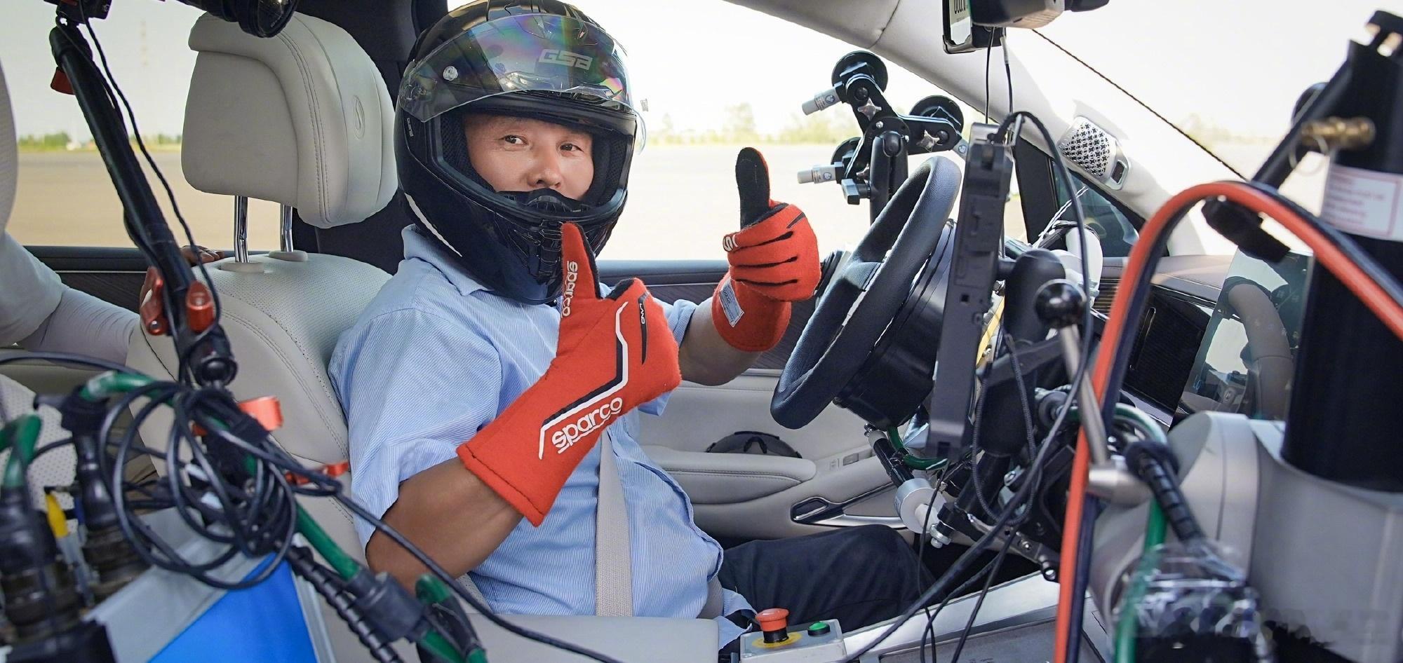 腾势N9太狂了！210km/h闯过“死亡弯道”鱼钩测试，易三方+云辇-A毫秒级控