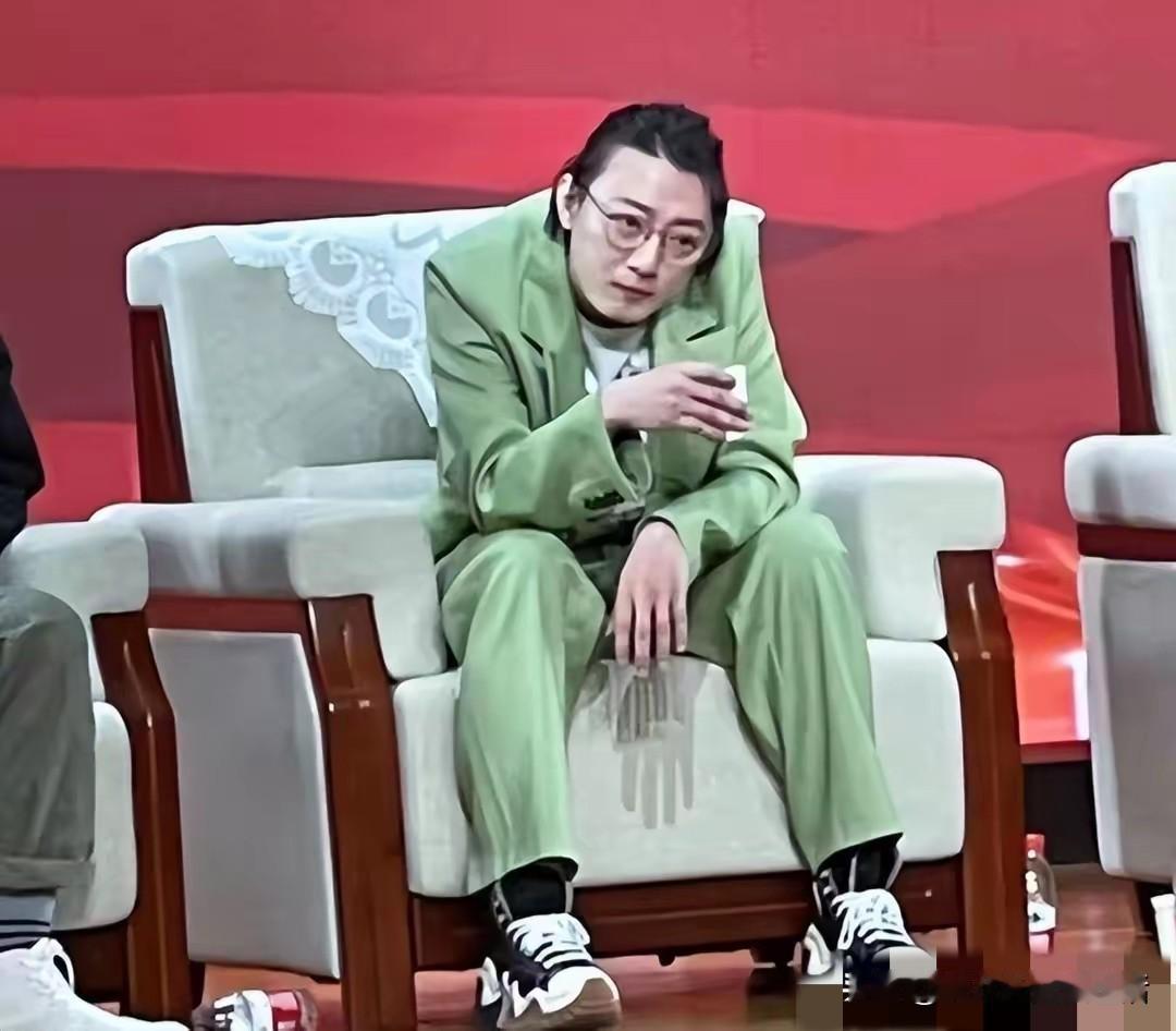 董璇选对象的眼光，确实很迷惑。或许前夫高云翔太帅了，所以已经对帅哥免疫了，后来