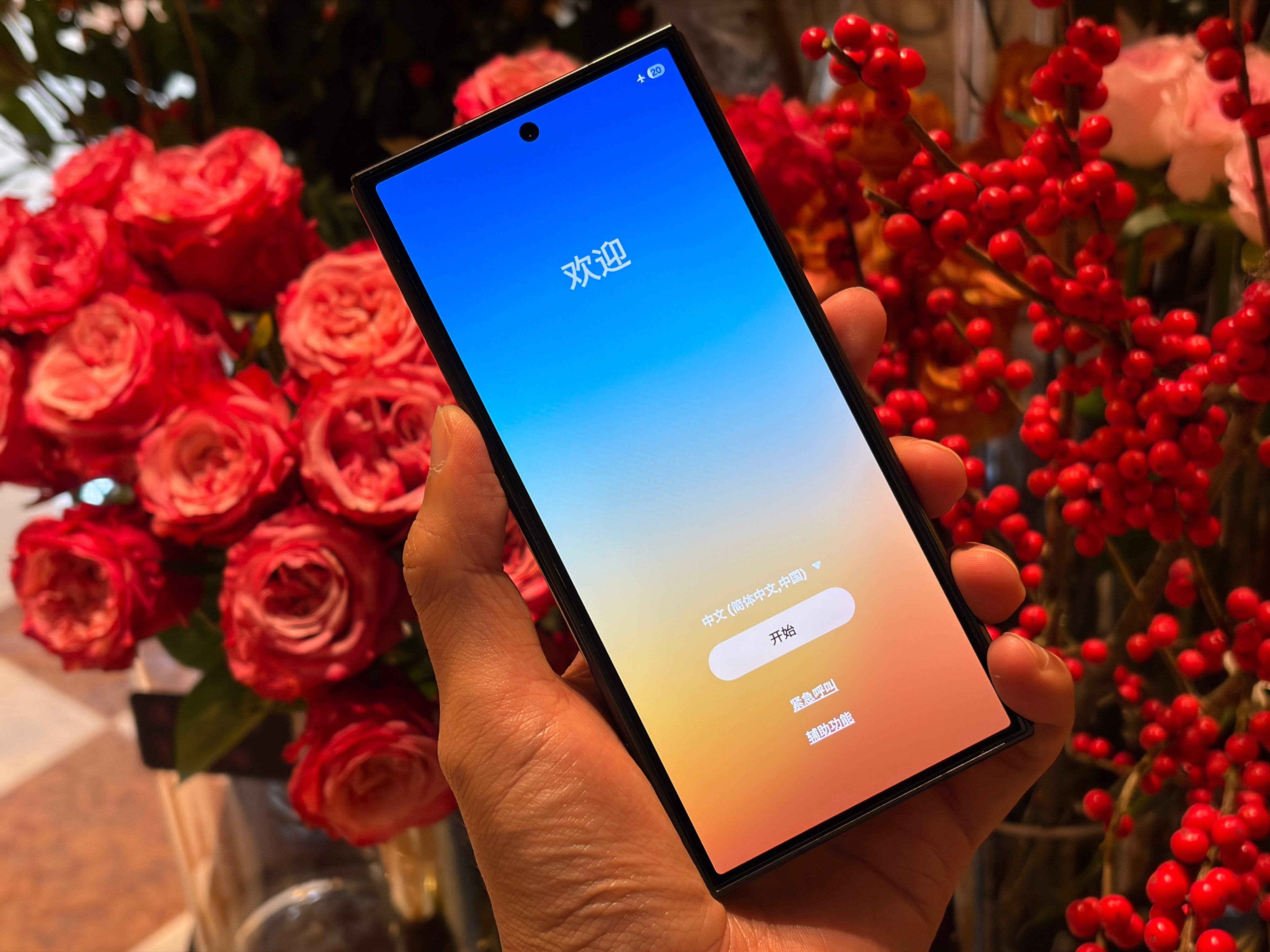 给大家实拍一下三星GalaxyZTriFold三折叠手机，其实上手后，你还是