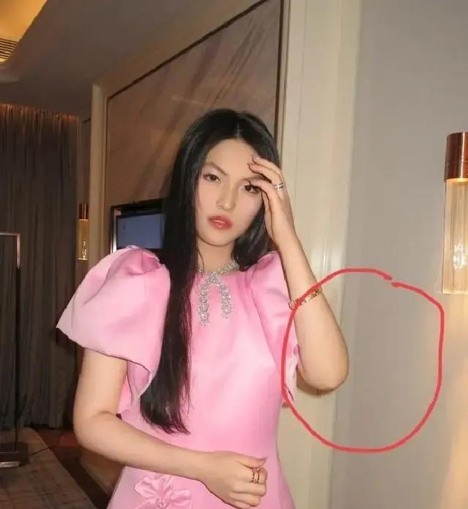 李湘和王岳伦这对前夫妻，真是把“为了孩子”这事儿做到位了！离婚好几年了，可两人还