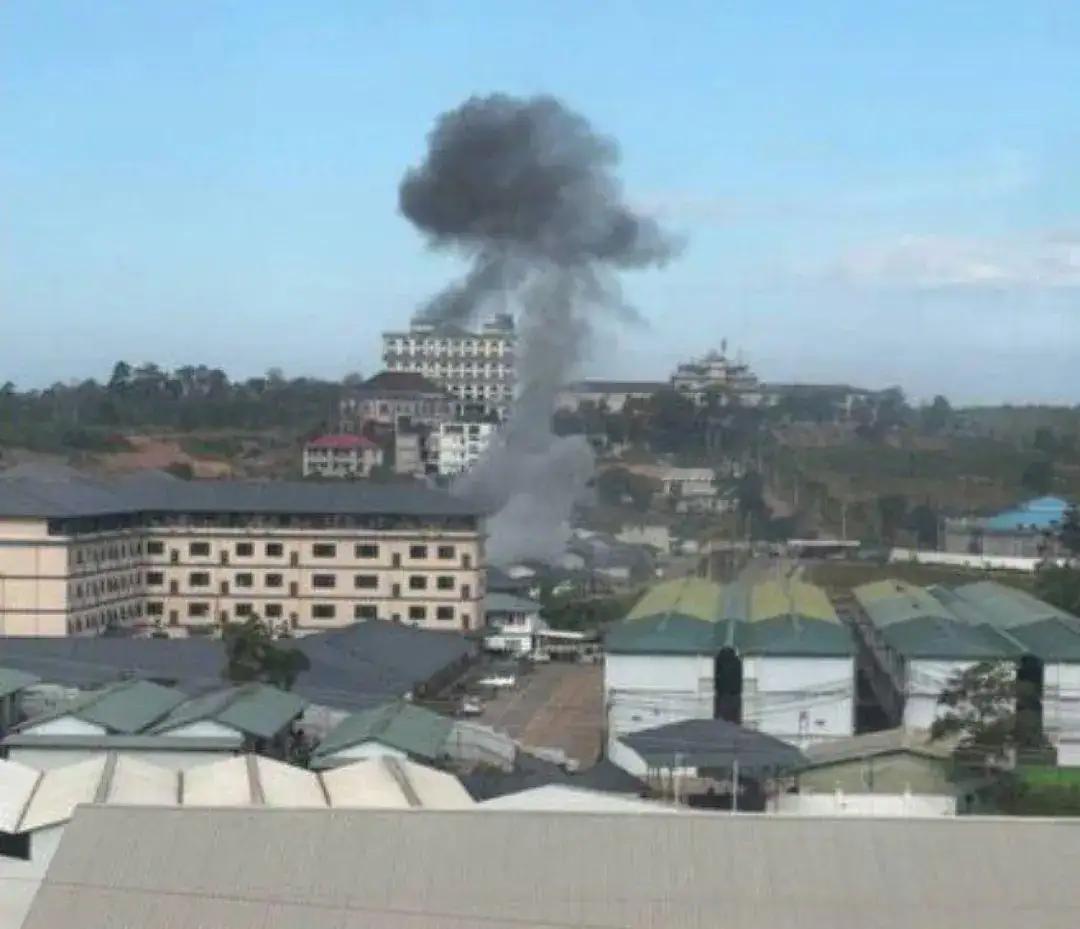 小泰揍老缅，应该有不少拍掌叫好的，大哥不好出手，但这货活总得有人干。