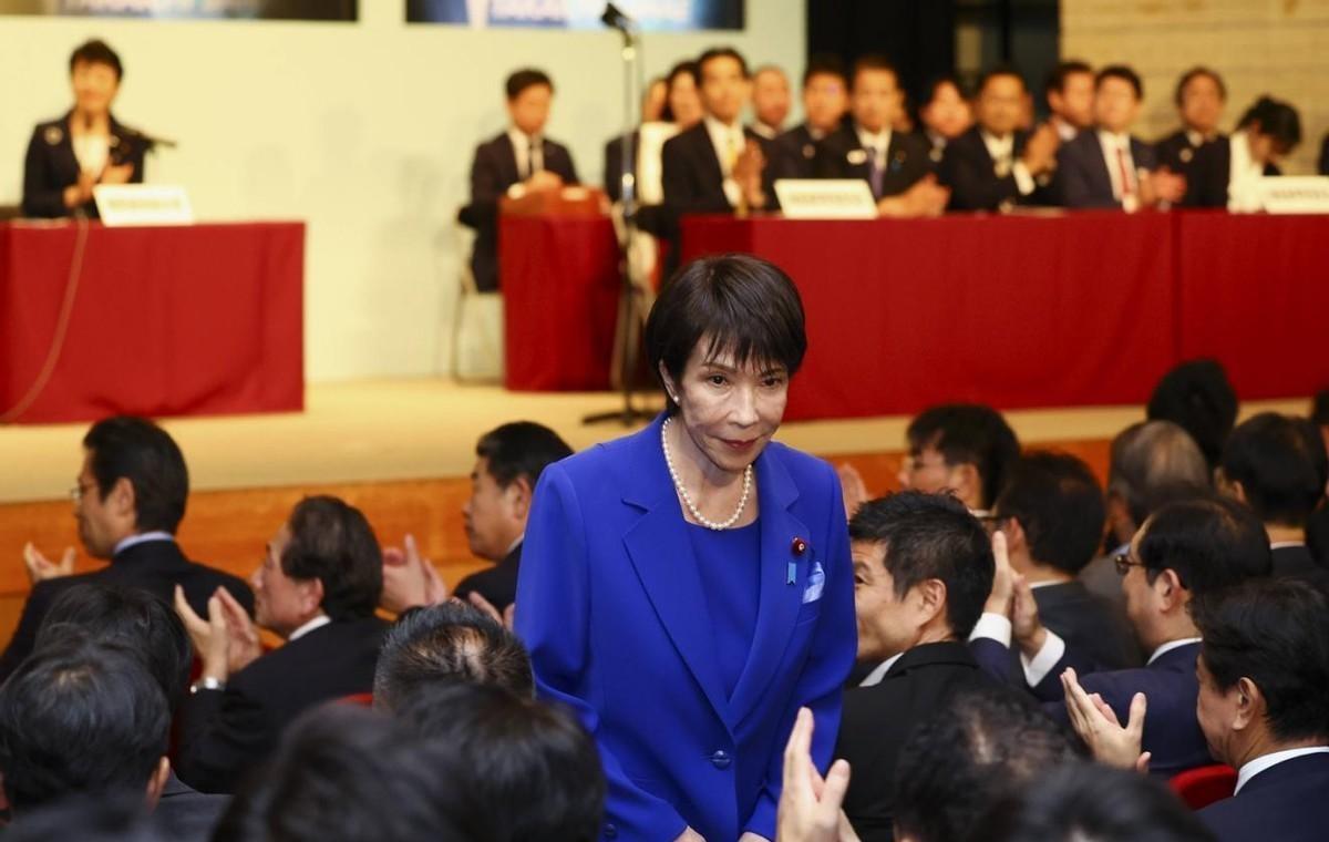 7月24日，日本首相高市早苗兴冲冲地在社交平台发帖“报喜”，声称从南鸟岛附近深约