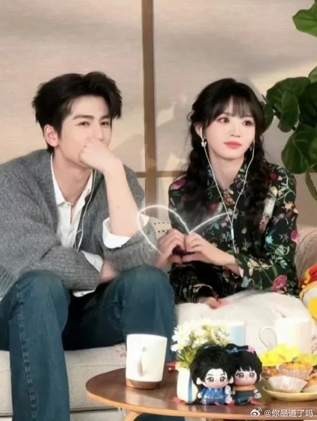 张凌赫和田曦薇的经纪人，肯定是私下达成和解了。《逐玉》开播之前，两人那股“离婚感