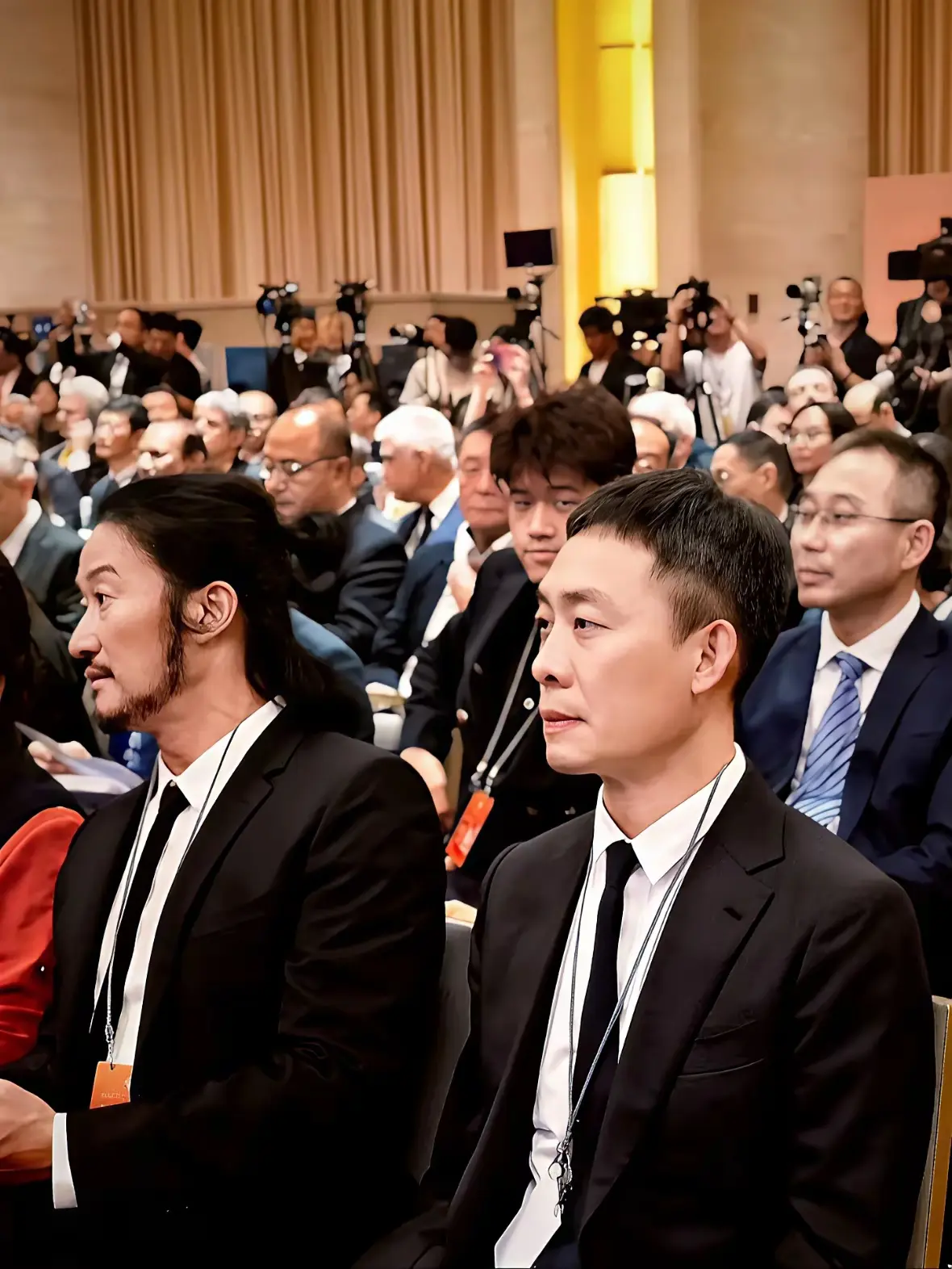 吴京这发型，一言难尽，我心中硬汉去哪里了