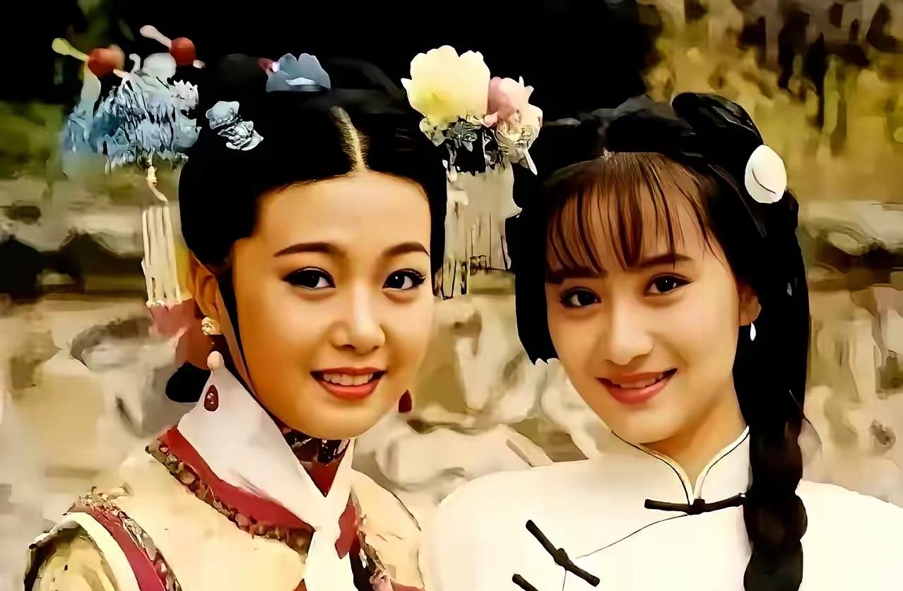 梅花烙里颜值没的说，确实很惊艳！水云间里和陈红美的各有千秋，没觉得谁秒谁，装扮不