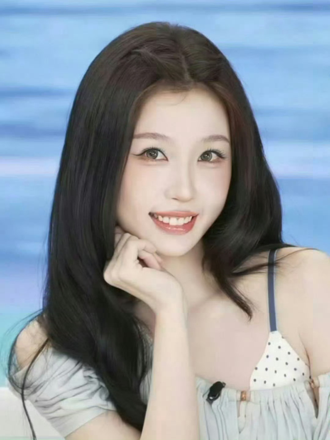 虞书欣、成毅今日份直播截图，顶流花生的营业