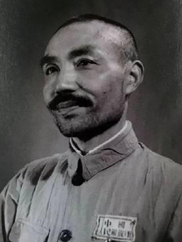他建国之后长期休养，没有军衔和工作，1955年评级的时候，工作人员犯了难，毛主席
