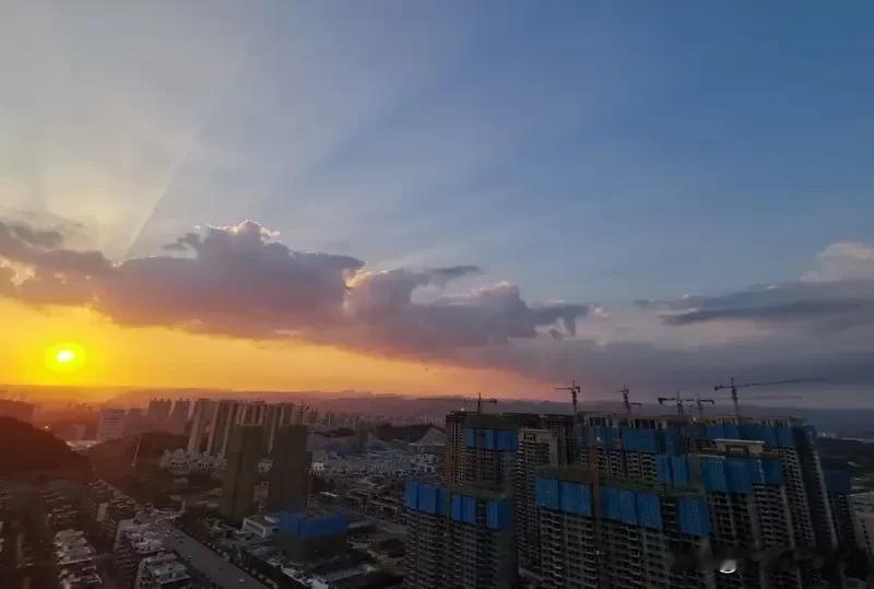 大部分人对网上那些索要养老金的言论，大都一笑而过，没几个人当真，该干嘛还是干嘛。